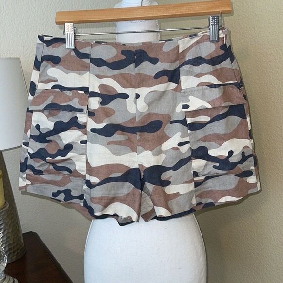 Zara Green/Brown Linen Blend Camouflage Print Bermudas Shorts. Size Medium - Picture 2 of 5
